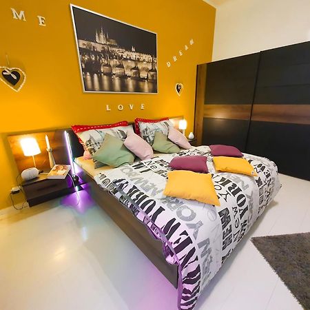 Apartment In The Center Of 프라하 외부 사진